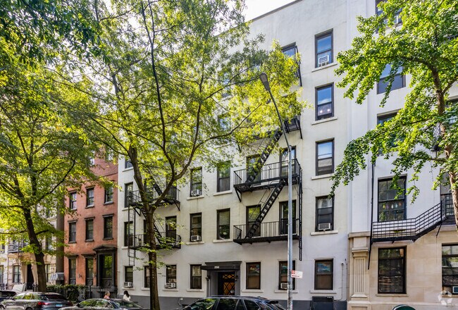 Photo - 250 W 22nd St