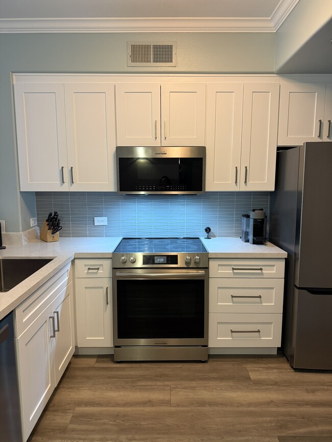 Kitchen - 1642 7th Ave Unit 221