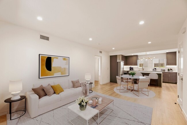 Building Photo - 751 N Alfred St Unit 751 1/2