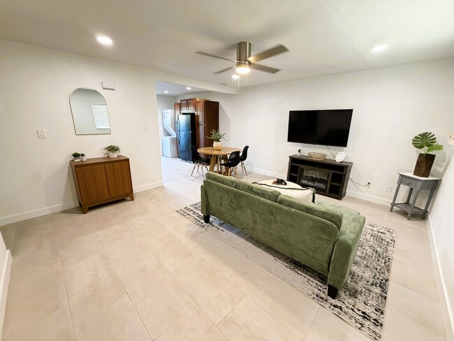 Building Photo - 7808 E Heatherbrae Ave