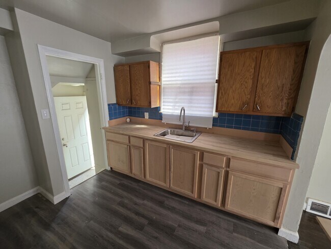 Photo - 2302 Tyler St