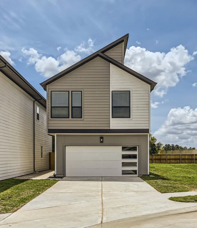 Building Photo - 6455 Pne Hts Dr Rental