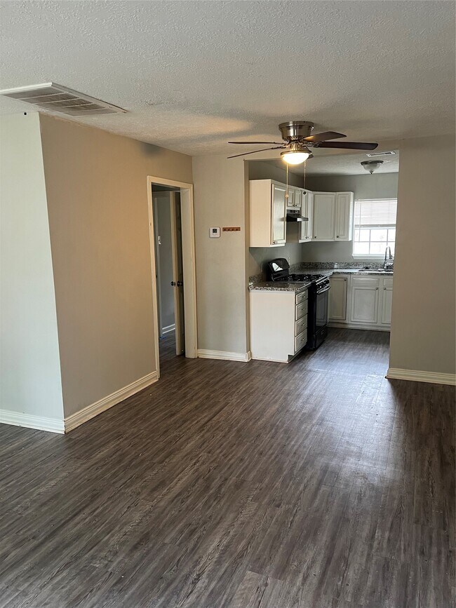 Photo - 10533 Barnham St