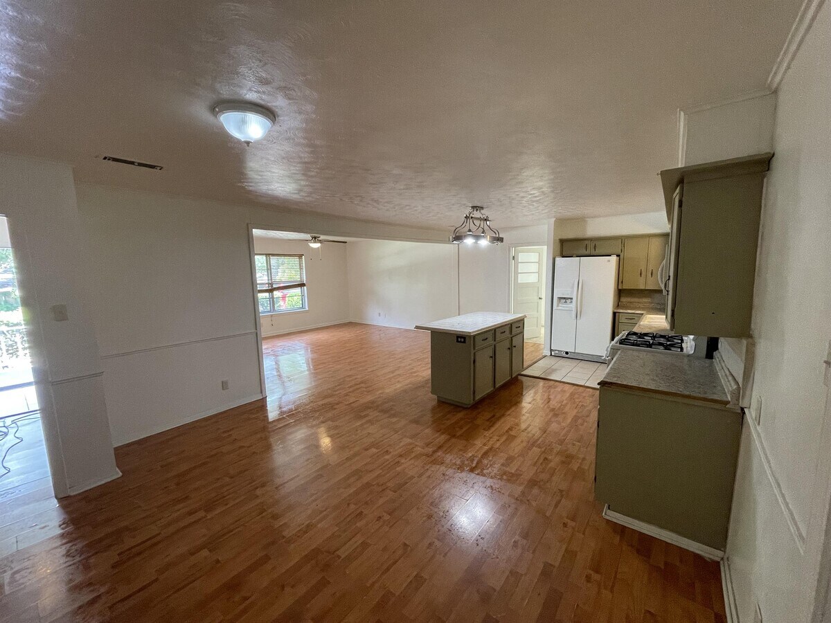 Photo - 1130 Tower St