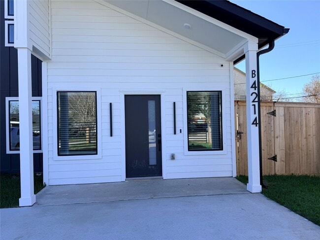 Photo - 4214 Clover St