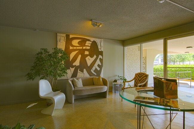 Building Photo - 3080 Walnut Grove Rd Unit Commodore  305