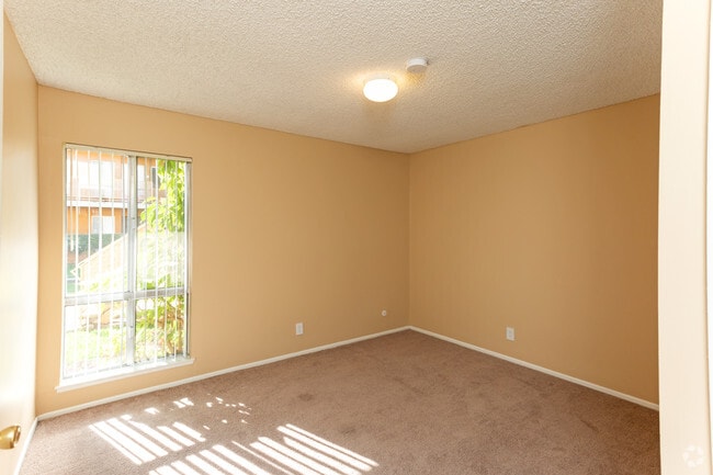 1BR, 1BA - Bedroom
