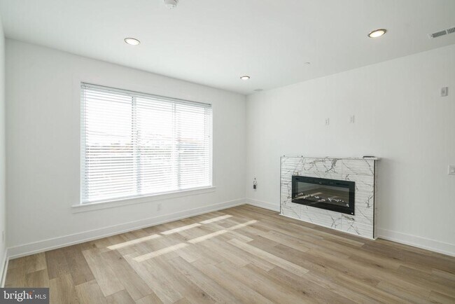 Photo - 2000 N Front St Unidad 6