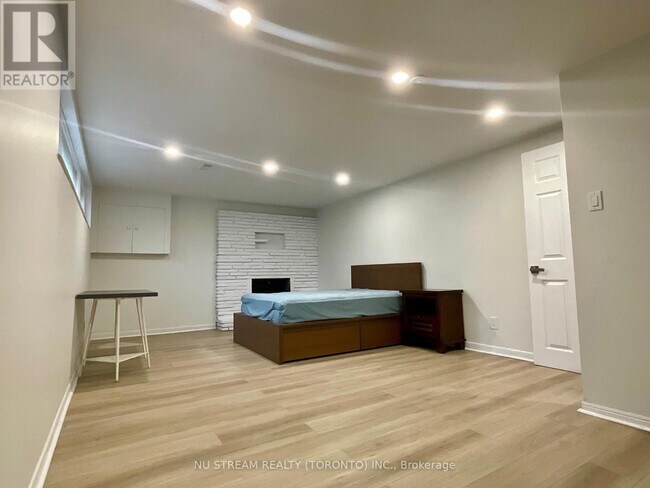 Photo - 260 Fisherville Rd