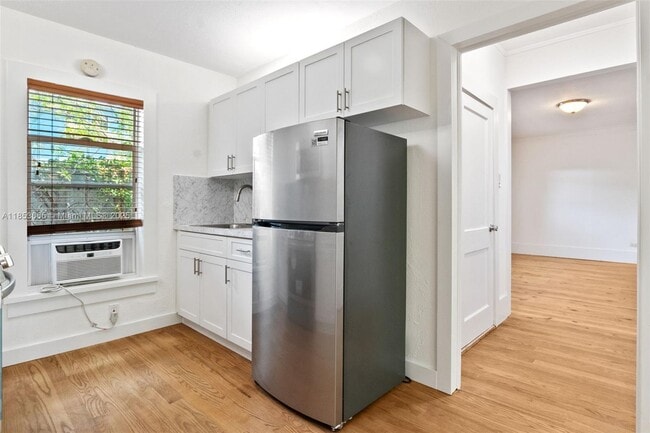 Building Photo - 1721 SW 21st Ter Rental