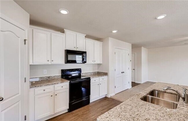 3327 Ellingford Rd