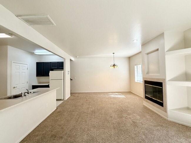 Photo - BEAUTIFUL 3 BEDROOM TOWNHOME!