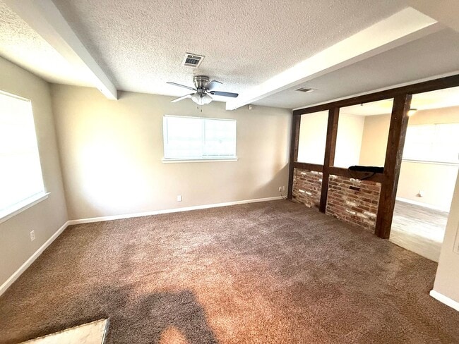 Photo - 5953 Oakleigh Rd
