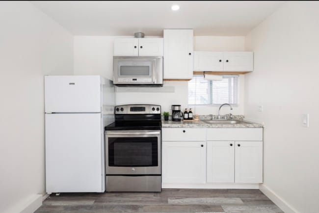 Photo - 4344 Keeler Ave