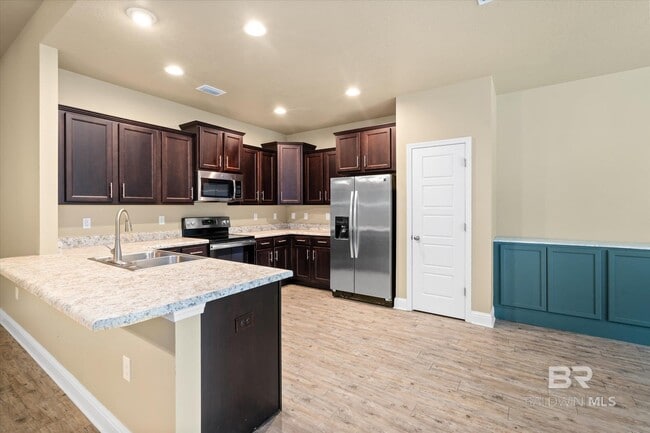 Photo - 540 N Station Dr