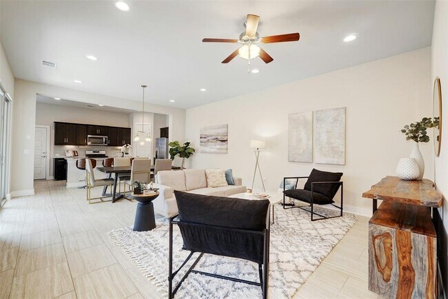 Photo - 1603 Arcilla St