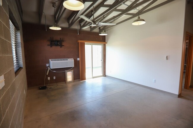 Photo - 1252 Broadway St