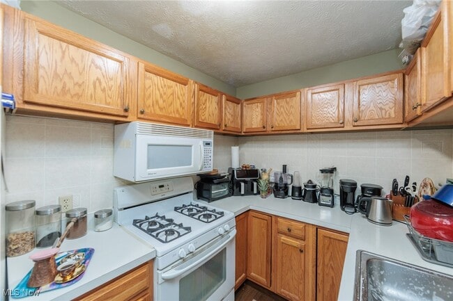 Photo - 25735 Lorain Rd Unidad 421