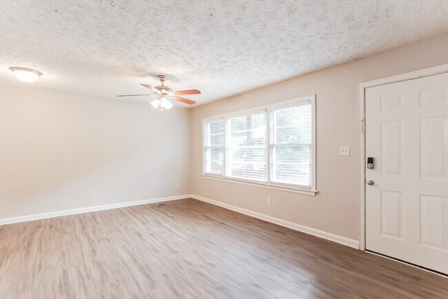 Photo - 2517 Old Colony Rd