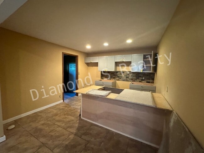 Photo - Charming and Clean 3 Bedroom Home - Nice/Quiet Neighborhood