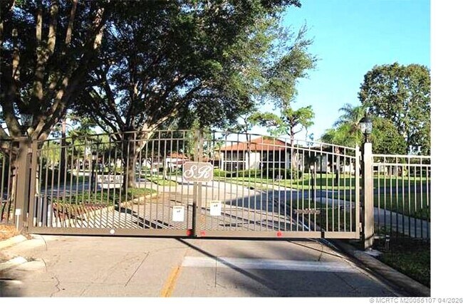 Photo - 911 SW South River Dr Unit 206