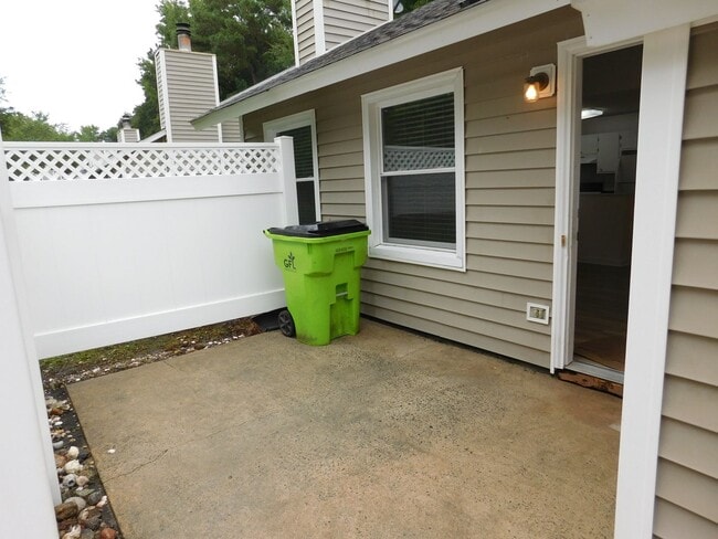 Photo - 1522 College Way