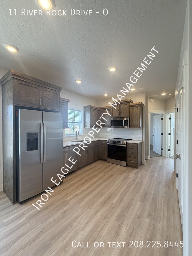 11 River Rock Dr