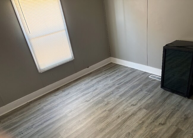 Photo - 33 Village Ct