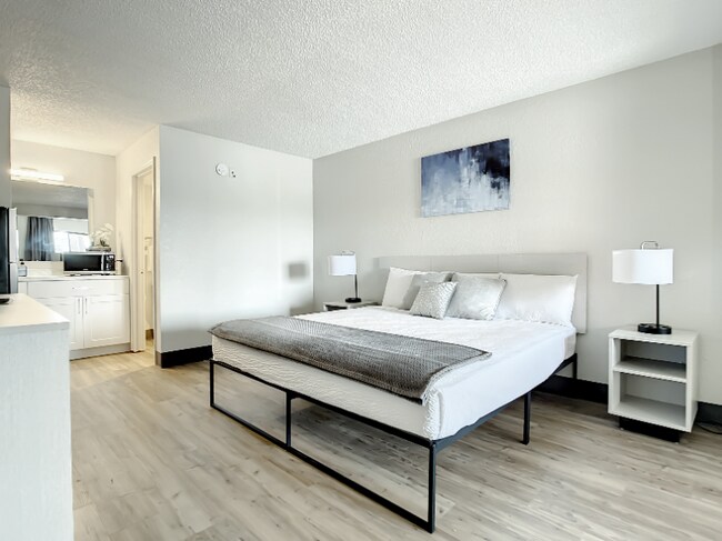 5399 W Irlo Bronson Memorial Hwy Unit King Room