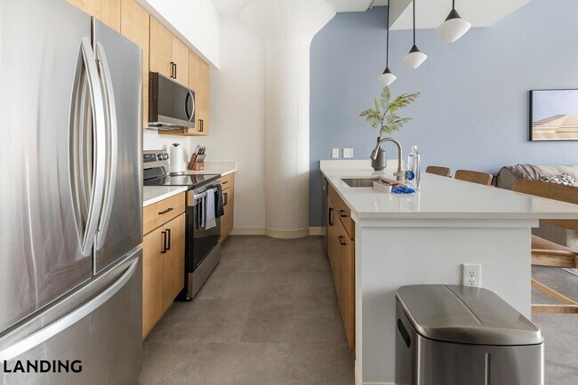 Photo - 5000 Euclid Ave Unidad 204