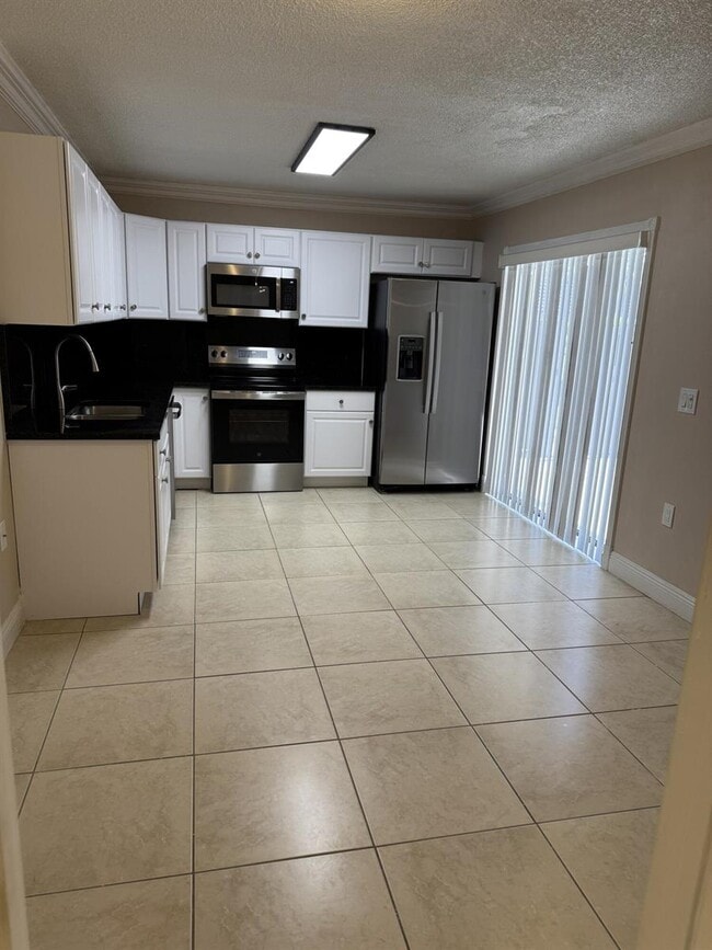 Building Photo - 915 9th Way Rental