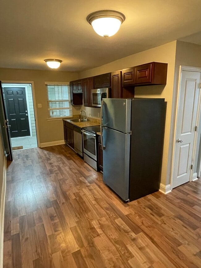 Photo - Renovated 1BD in Gated Complex. Washer and Dryer in Unit. Shared Outdoor Space. Unidad 1802 Philip #101