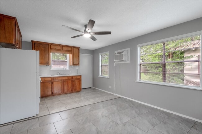 Photo - 700 Gray St Unit 2