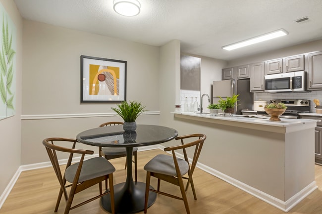 2BR, 2BA - 1,101SF - B2 - Dining