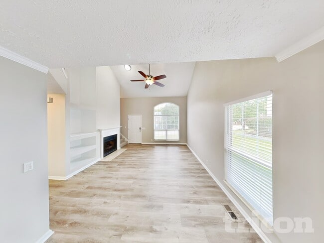 Photo - 716 Hallcrest Ct