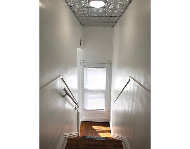 Building Photo - 1507 W Callender Ave Unit 1507 Callender B Rental