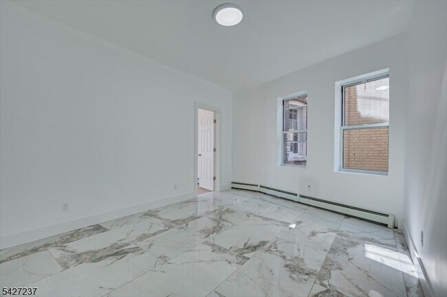 Photo - 520 E Jersey St