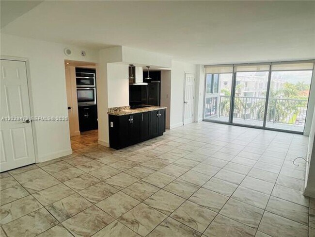 Photo - 2655 Collins Ave