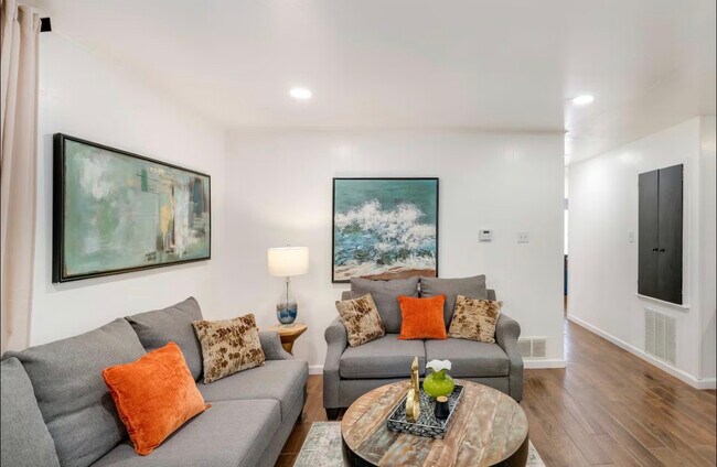 Photo - Room in House on Burr Oak Dr