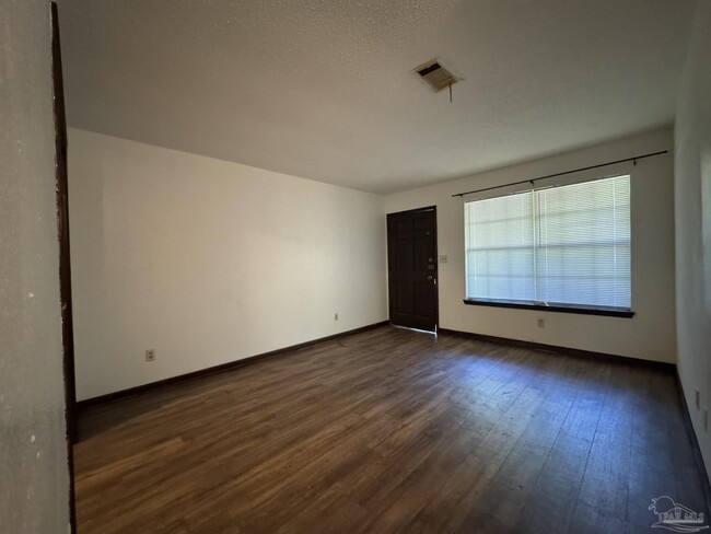 Photo - 718 Mills Ave