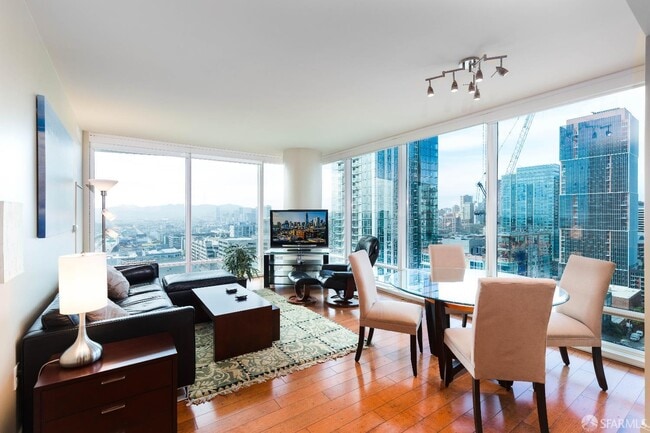 Building Photo - 425 1st St Rental