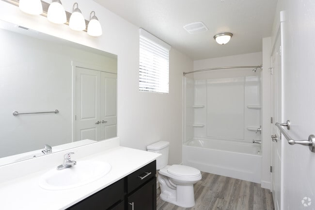 2HAB, 2BA - 1,015 ft² - Carrington Place