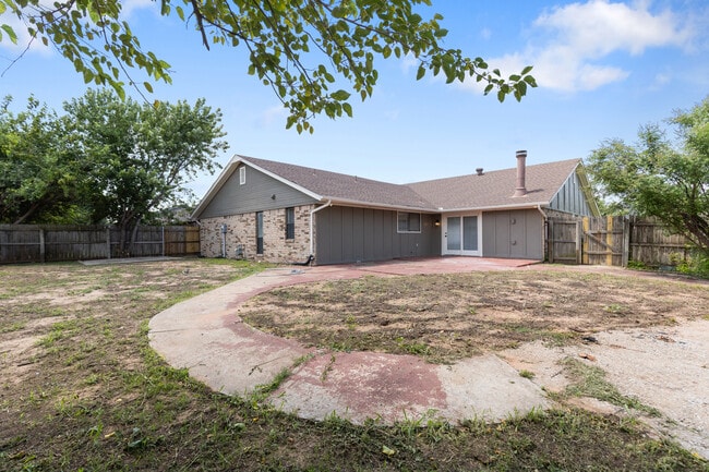 Photo - 8216 NW 112th St