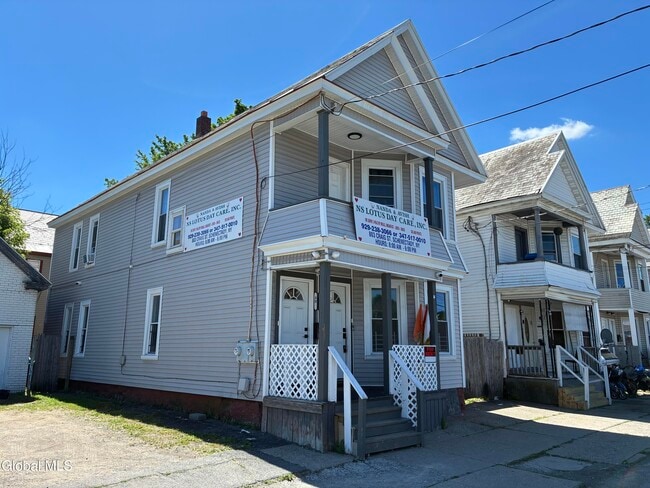 Photo - 803 Craig St