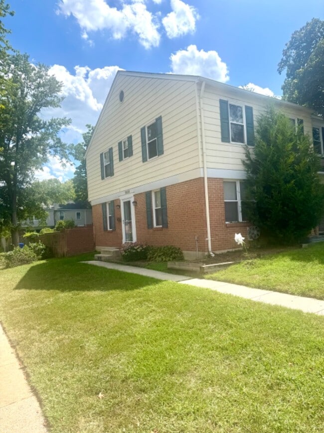 Building Photo - 5035 Berwyn Rd Rental