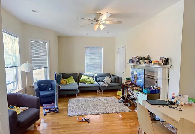 Photo - 172 Fuller St Unidad 1 Rental