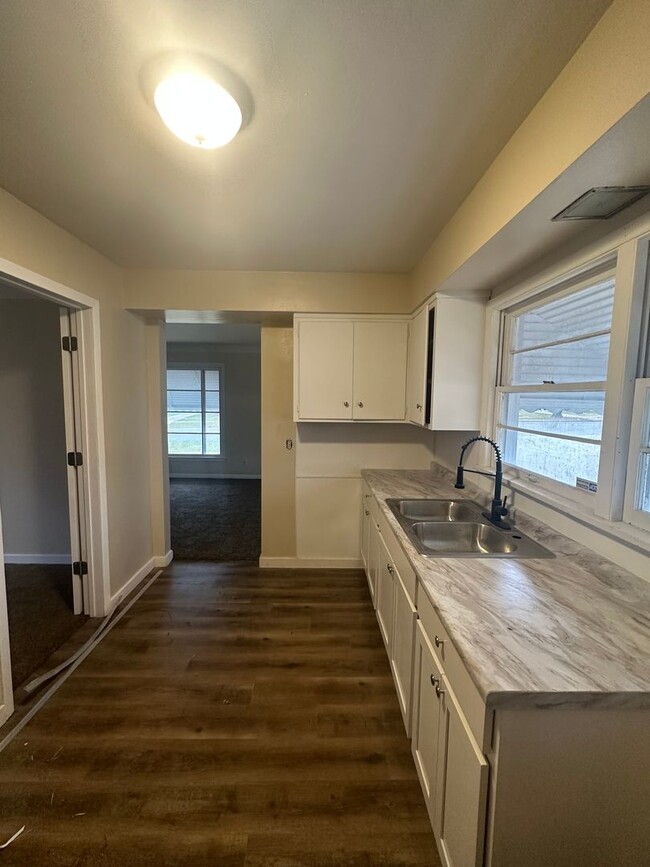 Photo - 3bd Single Water/Sewer Included Section 8