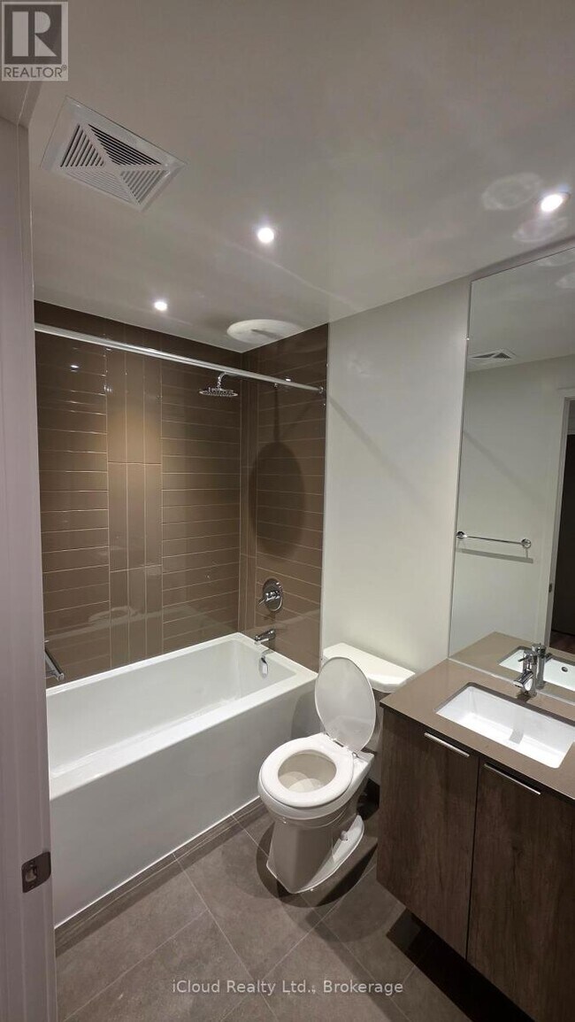 Photo - 448 Burnhamthorpe Rd W Unité 904