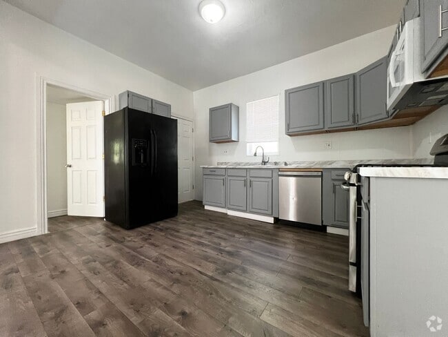 Building Photo - 174 7th St Unit 174 E 7th St #A Rental