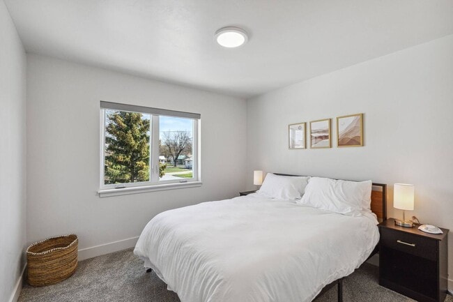 Photo - 45 8th Ave W